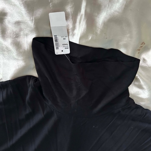 TURTLENECK, ASYMMETRICAL, BLACK, SZ 2X, LONG SLEEVES, VISCOSE SPANDEX, POINTED H - Picture 8 of 9